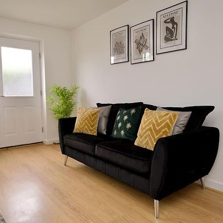 Villa Highley'S Nest - Fully Furnished Gem, Free Private Parking, Sky Tv & Netflix à Coventry Extérieur photo