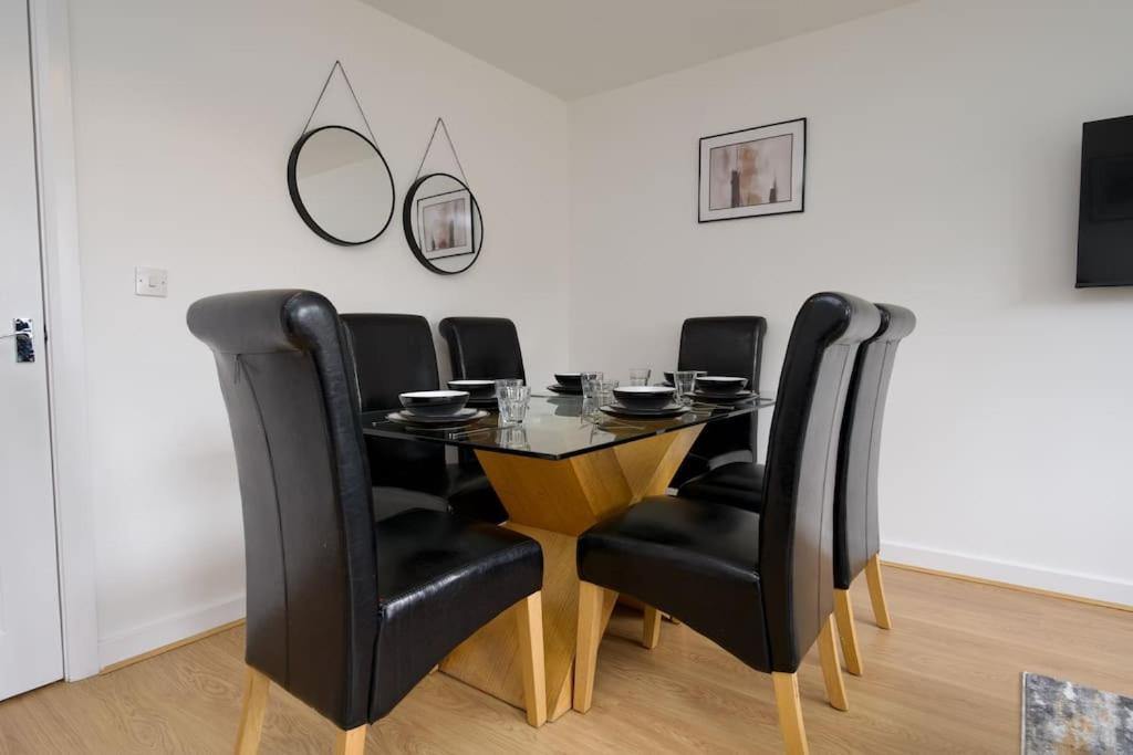 Villa Highley'S Nest - Fully Furnished Gem, Free Private Parking, Sky Tv & Netflix à Coventry Extérieur photo
