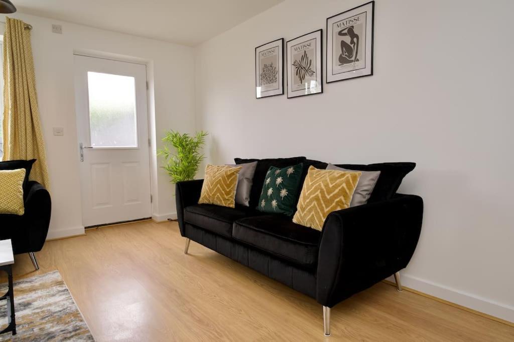 Villa Highley'S Nest - Fully Furnished Gem, Free Private Parking, Sky Tv & Netflix à Coventry Extérieur photo