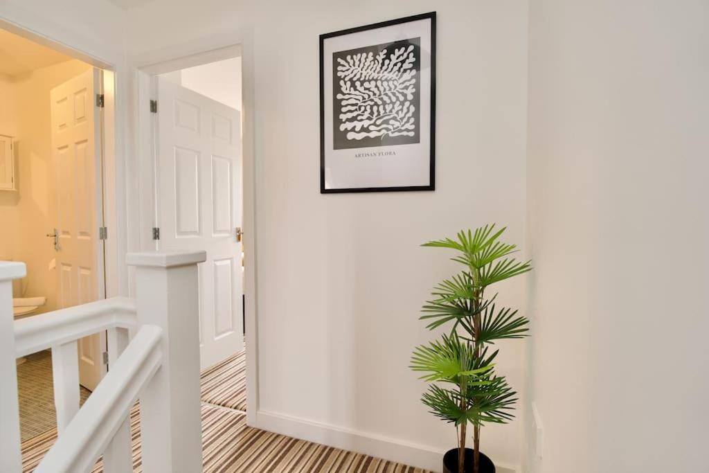 Villa Highley'S Nest - Fully Furnished Gem, Free Private Parking, Sky Tv & Netflix à Coventry Extérieur photo