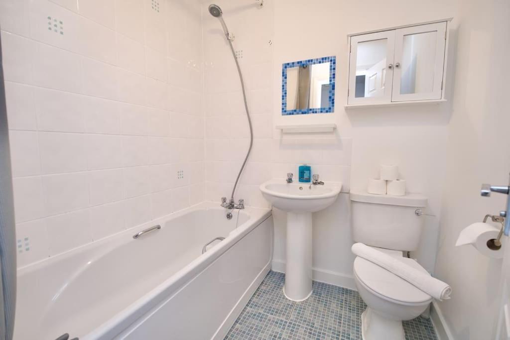 Villa Highley'S Nest - Fully Furnished Gem, Free Private Parking, Sky Tv & Netflix à Coventry Extérieur photo