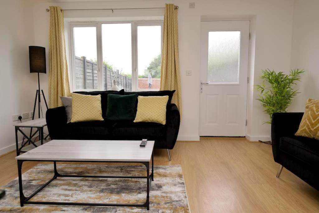Villa Highley'S Nest - Fully Furnished Gem, Free Private Parking, Sky Tv & Netflix à Coventry Extérieur photo