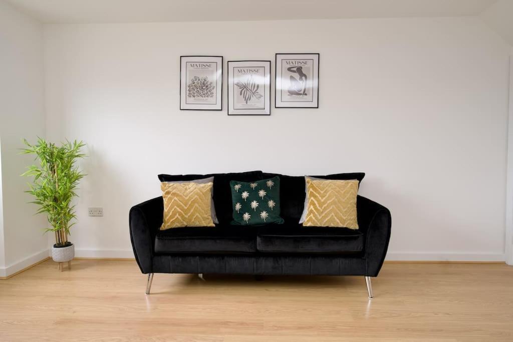 Villa Highley'S Nest - Fully Furnished Gem, Free Private Parking, Sky Tv & Netflix à Coventry Extérieur photo