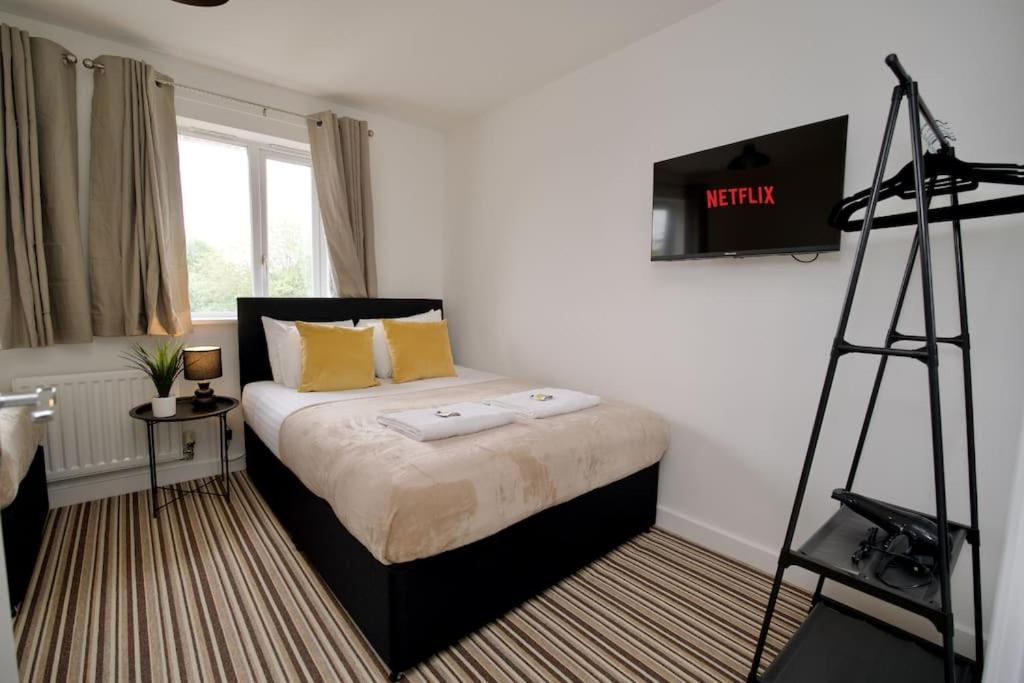 Villa Highley'S Nest - Fully Furnished Gem, Free Private Parking, Sky Tv & Netflix à Coventry Extérieur photo