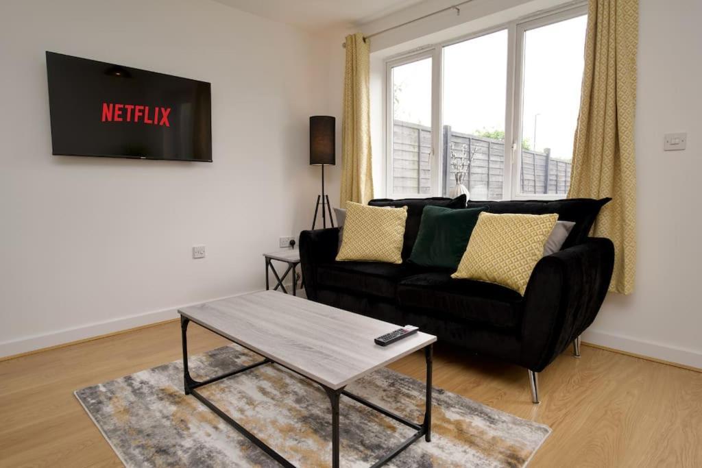 Villa Highley'S Nest - Fully Furnished Gem, Free Private Parking, Sky Tv & Netflix à Coventry Extérieur photo