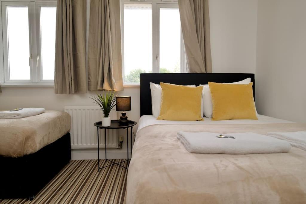 Villa Highley'S Nest - Fully Furnished Gem, Free Private Parking, Sky Tv & Netflix à Coventry Extérieur photo