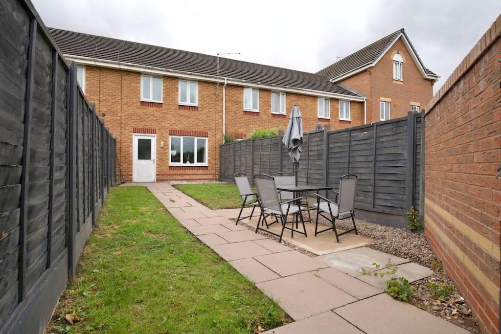 Villa Highley'S Nest - Fully Furnished Gem, Free Private Parking, Sky Tv & Netflix à Coventry Extérieur photo